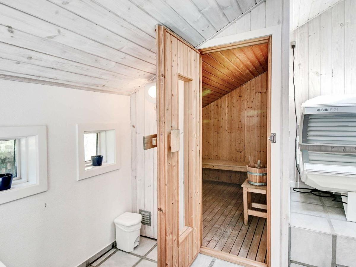 8 Person Holiday Home In Nex Vester Somarken 外观 照片